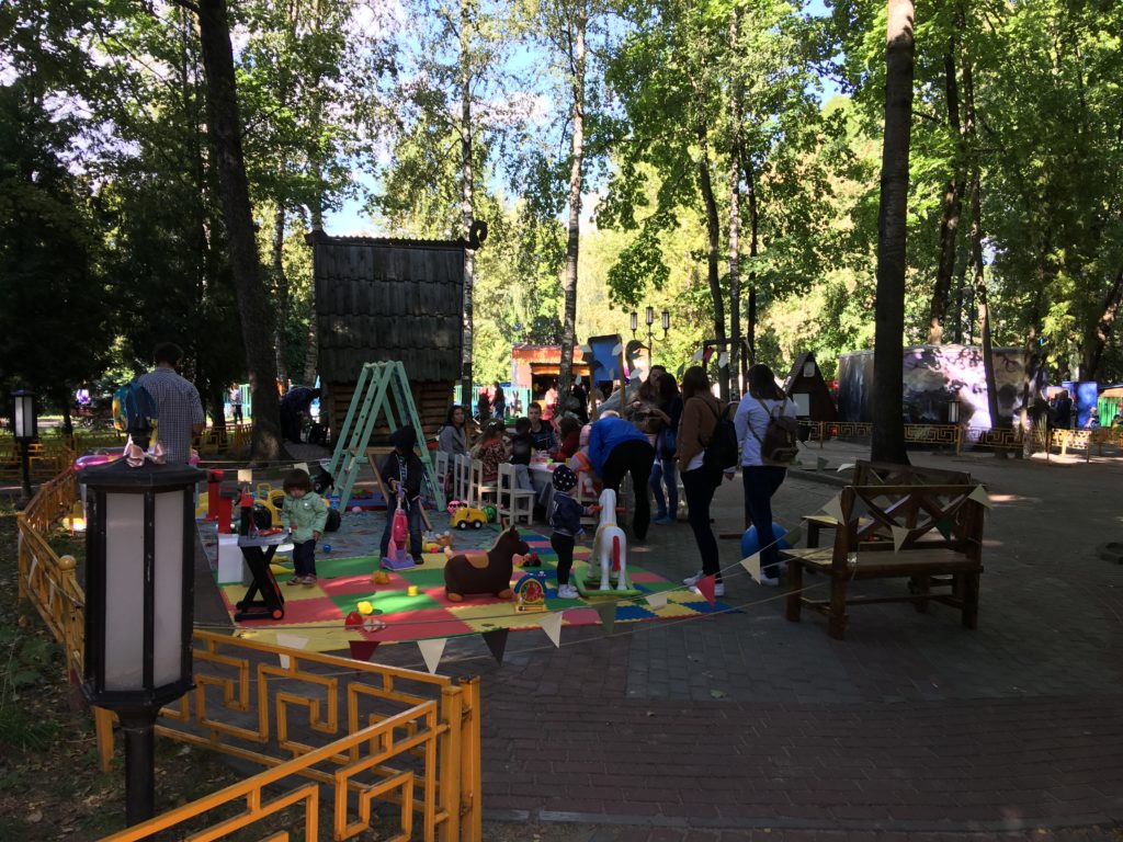 Детская игровая площадка на День города Брянска от Студии Детского развития "Домик под Холмом"